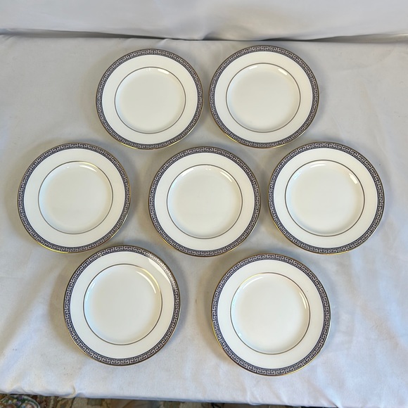 Vintage Wedgwood Bone China Bread Plates In The Palatia Pattern - set of 6 - Picture 4 of 13